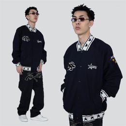 Мужские куртки мужчины хип -хоп уличная одежда университетская куртка буква Старная вышивка Harajuku негабаритная джинсовая ткань 2023 Корейские колледж Бомбардировщики.