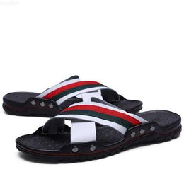 Slippers 2021 summer slippers men's hollow breathable leather flip flops neutral leisure massage flat sandals men's shoes size 48 Zapatos L230718