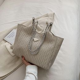 Pleated Chain Tote Bag for Women - 2023 New Trend, Versatile High-end Single Shoulder Crossbody Bag, Hand Carry Underarm Bag in Sliver