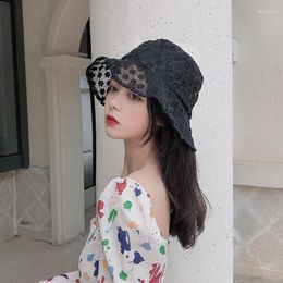 Berets Korean Bucket Hat Summer Lace Breathable Thin Gauze Fisherman Cap Retro Versatile Trend Hook Flower Women's Outdoor Bob Hats