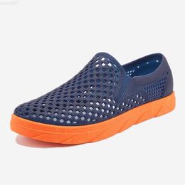 Slippers 2022 New Summer Fashion Men Beach Sandals Slip on Soft Sole Hollow Out Casual Shoes L230718