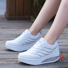 Dress Shoes Height Increasing 5CM Platform Shoes Women Wedge Sneakers Leather Shoes Soft Body Shaped Shoes Shock-Absorb Jumping Shoes 2021 L230717