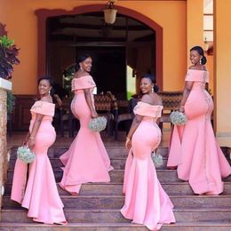 Plus Size Pink Bridesmaid Dresses Long 2022 Boat Neckline Gold Applique Backless Bridesmaid Dress South African Black Girls Weddin260a