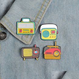 Pins Brooches Cute Cartoon Radio Enamel Pins Colorf Vintage Player Hine Badge Brooch Clothes Denim Bag Lapel Pin Jewellery Gift For F Dh0Bj