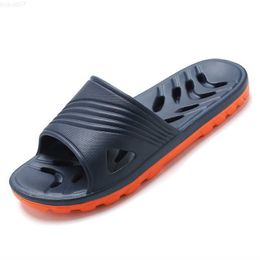 Slippers Men Beach Slippers Couples Bathroom Slippers Women Comfortable Soft Cloud Slides Water Shower Shoes Non-slip House Slippers L230718