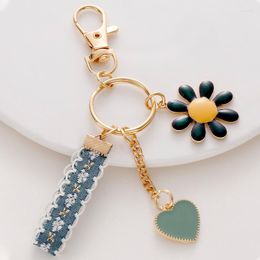 Keychains Korean Style Keychain Heart And Flower Pendant Cute Knitted Sling Woman's Uitable For The Bag Charm Accessories