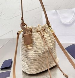 2023 Tasarımcı Straw Backet Bags Kadın Moda Naylon Omuz Crossbody Çanta Çantası Dokuma Alışveriş Tote Hobos Çantalar Zincir Cüzdan