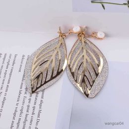 Charm New Arrival Fashion metal leaf Party Big Clip on Earrings Without for Women Party Charm No Hole Ear Clip R230719