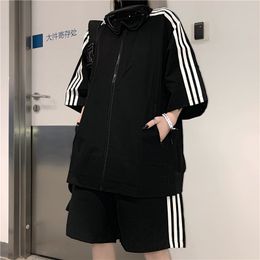 Mens Tracksuits summer casual set loose short sleeved jacket street clothing fashionable jogging style unisex twopiece 230718