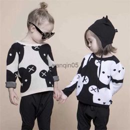 Pullover New 2022 Baby Boys Girl Clothes Cute Cartoon Cotton Knitting Fashion Children Black White Bear Sweater Boys Cardigan Kids Coat HKD230719