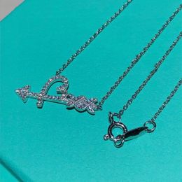 2023 lovely cute pendant Necklaces long silver thin stainless steel chain diamonds crystal An arrow pierces the heart design Women necklace with dust bag and box