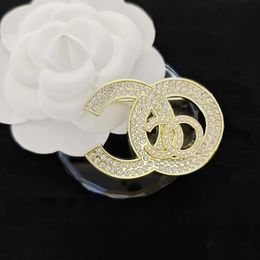 Women Designer Gold Plated Inlay Crystal Rhinestone Brooches Jewelry Woman Men Brooch Charm Pearl Pins Wedding Party Gifts