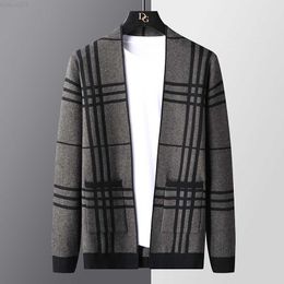 Men's Sweaters 2022 New Autumn Winter Fashion Men Striped Plaid Cardigan Men's Designer Knitted Sweaters High Quality Male Cardigans Jackets L230719