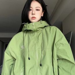 Women's Jackets American Letter Avocado Green Embroidery Outdoor Function Hooded Charge Jacket Zipper Over Hipster 230719