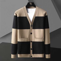 Men's Sweaters Plus Size Black Loose Cardigan Trendy Khaki Striped Cardigan Men Korean Fashion Colour Contrast Pocket Knit Cardigan Sweater Men L230719