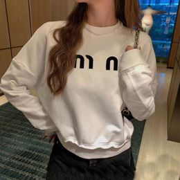 Women's Hoodies Curled Sweater Top Sticker Embroidered Letter Hem Short Casual Loose Versatile