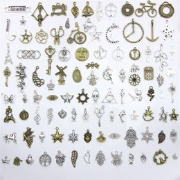 Assortiti 100 Disegni Fiocco di neve Albero di Natale Teschio Luna Stella Chiave Orologio Corona Charms Pendenti Collana fai da te Gioielli braccialetto 100293J