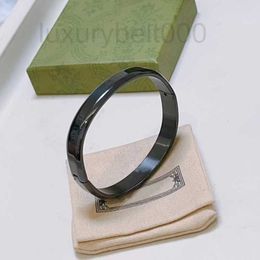 Bangle Designer High quality bracelets men women black titanium steel Bangle bracelet Fashion Accessories Party Wedding Valentines Day jewelry Gifts RVMY