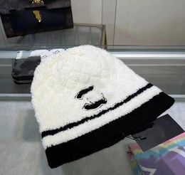 with Autumn and Winter Trench Coat MatchingNew Internet Celebrity Same Style Woolen Cap Fashion All-Match Couple Ear Protection Beanie Hats Pairs of Letters