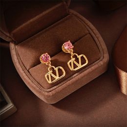 Woman Stud Earrings letter V gold Internet celebrity Hoop Earing Designer Pearl Orecchini Luxury V logo Women jewelry 114534