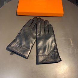 Winter Driving Warm Gloves High Quality Sheepskin Mittens Mens Letter Designer Glove Solid Color Leather Mitten279c