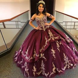 Lovely Burgundy Tier Quinceanera Dresses Sweetheart Lace Appliques Beaded Satin Ball Gown Prom Dress Corset Back Sweet 16 Dress240i