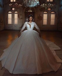 Luxury Ball Gown Wedding Dresses Long Sleeves V Neck Halter Sequins Appliques Beaded Floor Length Ruffles Diamonds Zipper Plus Size Bridal Gowns Vestido de novia