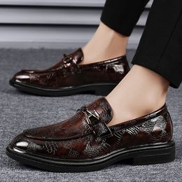 2023 Trendy Brown Mens Dress Shoes Pointed Leather Formal Shoes for Men Slip-on Casual Business Shoes Men sapato socil masculino