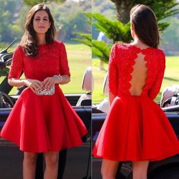 2019 Short Red Graduation Dresses with Short Sleeves Vintage High Neck Lace Bodice Cut Out Open Back Homecoming Dresses Cocktail D256U