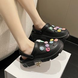 Sandals Hole Slippers Women's Summer Beach Slider Smiling Face Sandals Non slip Thick Sole Flap Shoes Wearing Cute Cartoon Hole Shoes Outside 230719