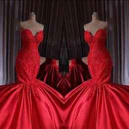 Luxo Dubai Vestidos de noiva sereia com contas vermelhas 2020 Renda Cristal Trompete Vestidos de noiva Royal Train Sweetheart Robe De Mariee254D