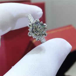 Geoki 925 Sterling Silver Perfect Cut 2 Ct 8mm Passed Diamond Test D Colour VVS1 Moissanite Snow Queen Ring Luxury Party Jewellery Cl2073