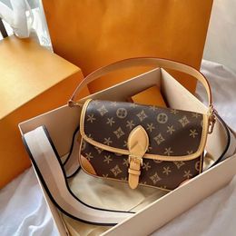 mens Designer handbags Womens M45985 M46386 diane baguette bag leather Clutch classic envelope Crossbody flap Bag tote luxurys underarm gym pochette Shoulder Bags