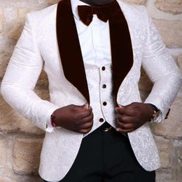 Jacquard Groom Tuxedos White Red Black Mens Wedding Tuxedos Velvet Lapel Side Vent Man Jacket Blazer 3 Piece SuitJacket Pants Ve267y