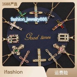 Modische Moissanit-Halsketten-Anhänger, bunte Diamant-Kreuz-Halskette für Männer und Frauen, kleines Design, eingebetteter Edelstein-Halsketten-Anhänger, kostenloser Versand