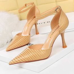 Sandals Retro Wood Grain Women Pumps Fashion Kitten Heels Summer Women Sandals Patent Leather Medium Heeled Women's Shoes Casual Pumps L230720