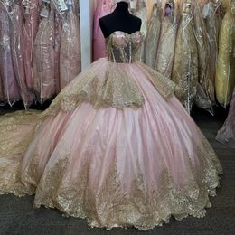 Pink Shiny Off the Shoulder Quinceanera Dresses 2024 Sweetheart Gold Lace Appliques Sequined Party Princess Sweet 15 Ball Gown