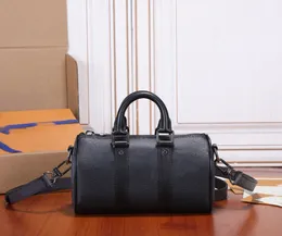 High Quality Luxurys Designers Bags Handbags Keepall Men's Travel Monograms Eclipse Reverse Zoom With Friends Cartoons Shoulder Crossbody Bag