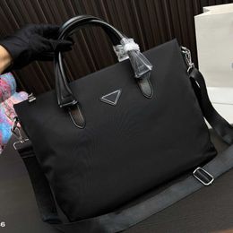 Laptop Designer Handtasche Männer Tasche Business klassische Aktentasche Frauen schwarz Computer Tasche Luxus große Umhängetaschen Geldbörsen 230720 240302