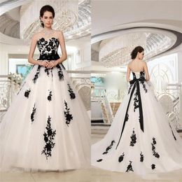 Gothic Sweetheart Long Plus Size Vintage Country Wedding Gowns Modest White And Black Lace Backless Customise Bridal Dresses269H