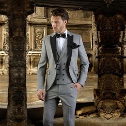 2019 Grau mit schwarzem Revers Herrenanzug Slim Fit Prom Hochzeit Smoking Jacke Hose Weste Moderner Blazer Hochzeit Bräutigam Anzüge Regular304I