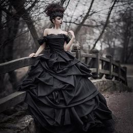 2019 Off Shoulder Black Gothic ball gown Wedding Dresses Tiered Pleat Lace Victorian Bridal Gowns Plus Size Corset Back robe de ma326D