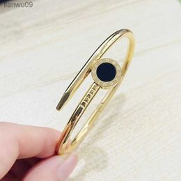 Fine Jewelry Black Round Brand Bangles Roman Numerals Bracelet For Women Classic Brand Jewelry Stainless Steel Bracelets L230704