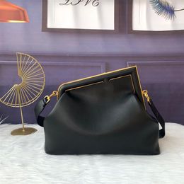 2021 newest style first medium Cosmetic Bags soft nappa genuine leather clutch Luxury Designer Brand high quality shoulder bag fas301V