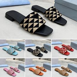 Designer Sandals Women's Triangle Printed Fabric Slide Printing Clever Patterns Simple Design Enamel Metal 1 cm Low Heel Leather