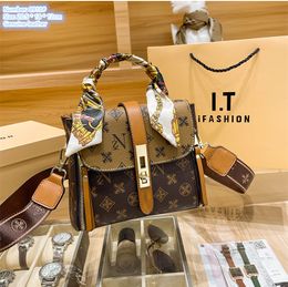 Factory wholesale ladies shoulder bag 2 Colours classic retro letter printed handbags elegant leather scarf handbag popular double zipper women backpack 8910#