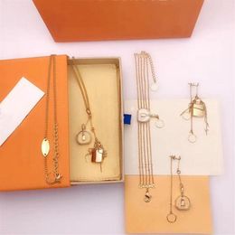 2021 Love Bracelet Pendant Necklaces Fashion Necklace For Man Woman Golden Jewellery Set Luxurys Designers Earrings With box261z