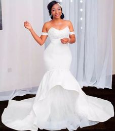 Neues Designer-Meerjungfrau-Hochzeitskleid für Frauen 2023 Braut aus der Schulter Spitze Perlen abgestufte Satin-Brautkleider Vestidos De Noiva African