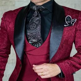 Burgundy Embossing Groom Tuxedos Black Lapel Groomsmen Mens Wedding Dress Fashion Man Jacket Blazer 3 Piece SuitJacket Pants Vest357J