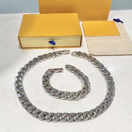 Europe America Men Silver-colour Metal Engraved V Initials Flower Chain Links Necklace Bracelet Jewellery Sets M69989 M69987182B